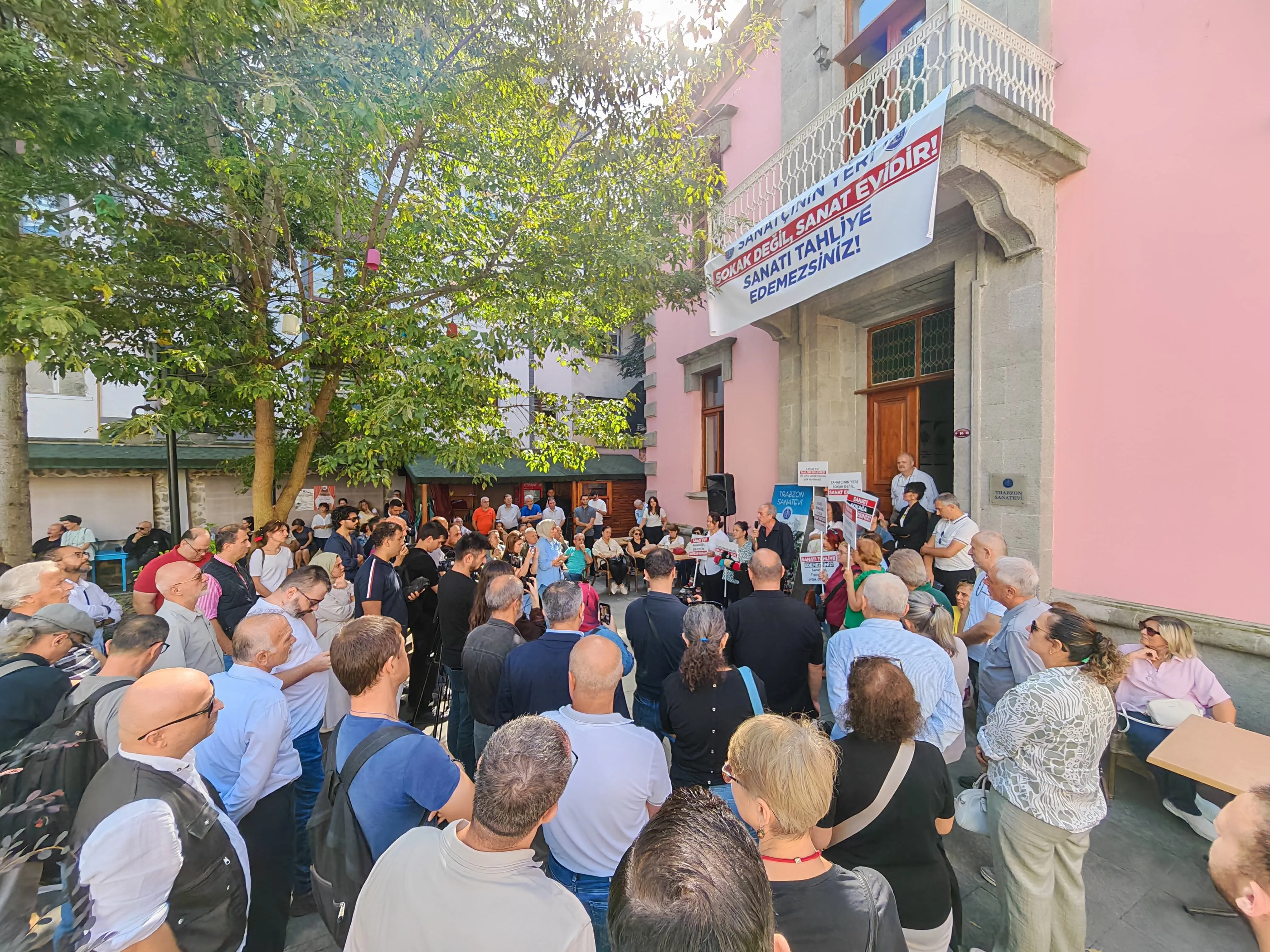 SANATEVİ ÜZERİNE