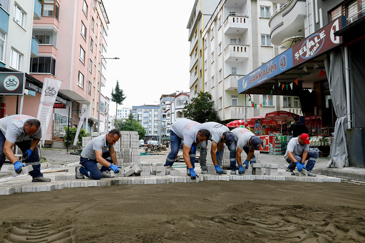 AKÇAABAT’IN YOLLARI ADIM ADIM YENİLENİYOR