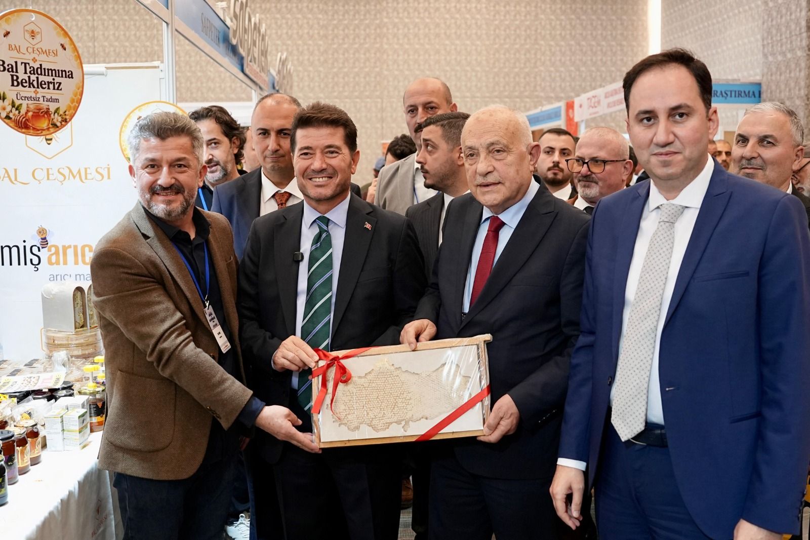 “ARILAR, YAŞAMIN DEVAMLILIĞI İÇİN VAZGEÇİLMEZ CANLILARDIR”