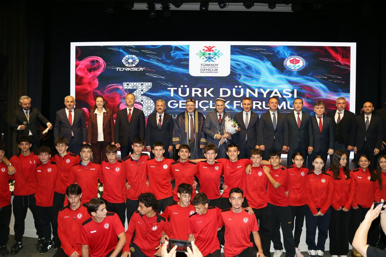 TÜRK DÜNYASI'NIN GENÇLERİ TRABZON’DA BULUŞTU