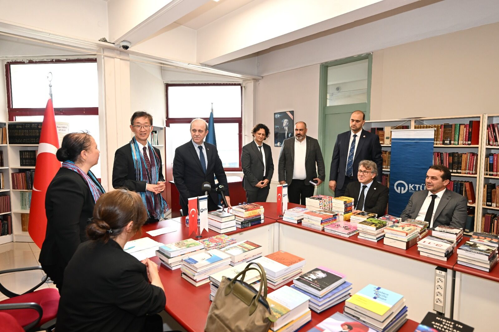 JAPONYA’DAN KTÜ’YE 175 KİTAPLIK KÜLTÜR KÖPRÜS